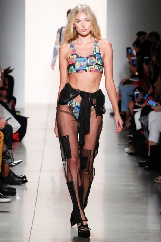 Những kiểu áo bơi hot nhất hè 2018